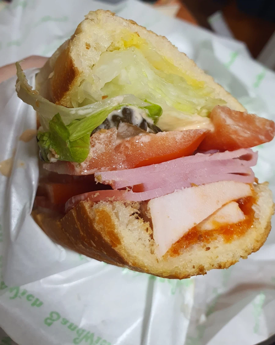 서울에서 난리난 여의도 2만2천원 바게트샌드위치_1.webp