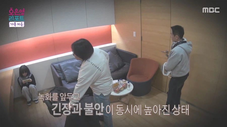 아빠 혼자, 두딸 키우는거 첨보는데. 겁나 힘들어보인다._8.webp