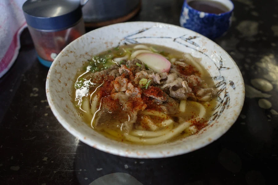 일본, 정상영업하는 가게의 360엔짜리 고기우동_4.webp