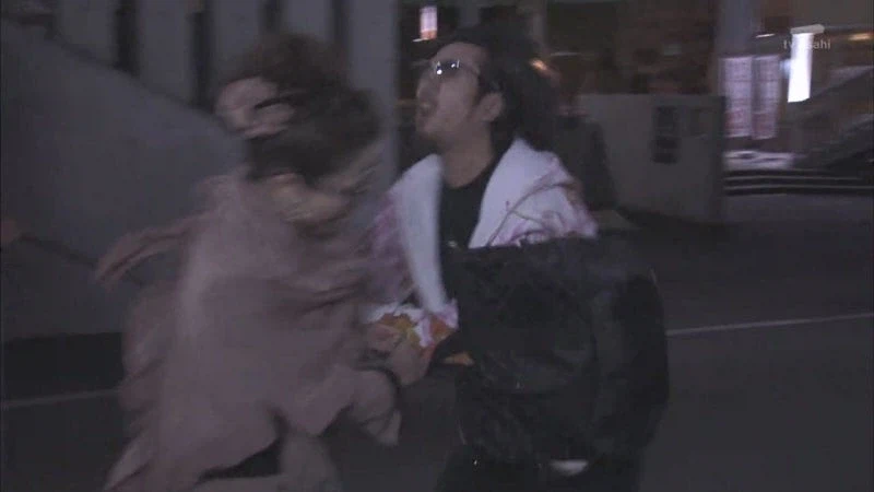 한밤 중에 여자들을 납치하려던 괴한들_3.webp