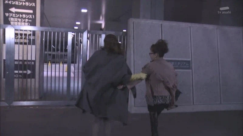 한밤 중에 여자들을 납치하려던 괴한들_8.webp