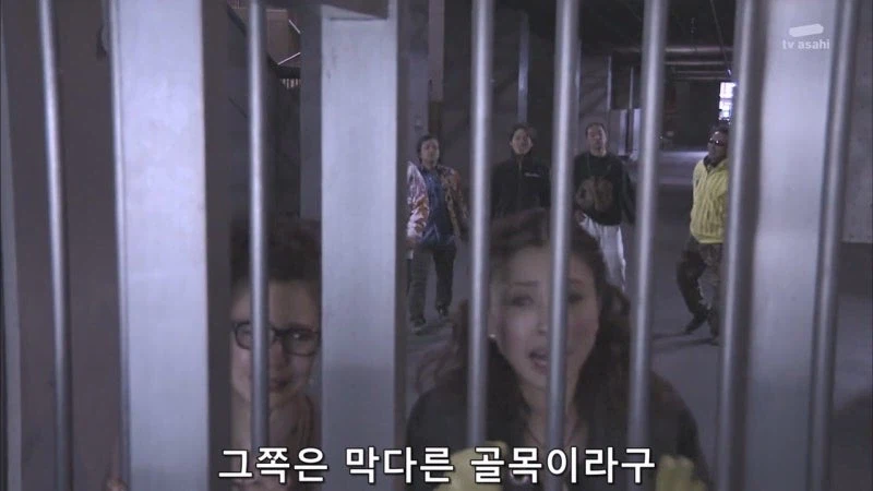 한밤 중에 여자들을 납치하려던 괴한들_9.webp