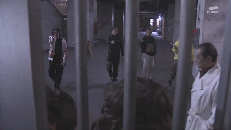 한밤 중에 여자들을 납치하려던 괴한들_13.webp