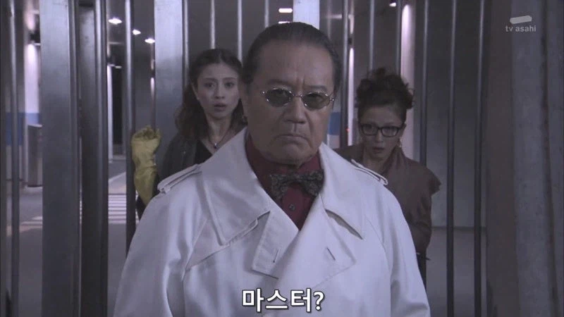 한밤 중에 여자들을 납치하려던 괴한들_15.webp