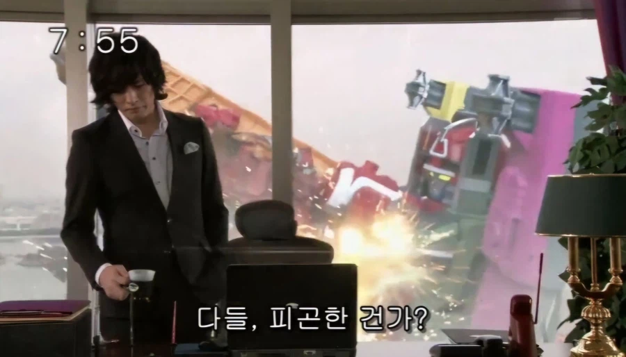 특촬) 뭐? 거대로봇이 거대 괴물과 싸운다고? 말이되는 소릴해라_4.webp