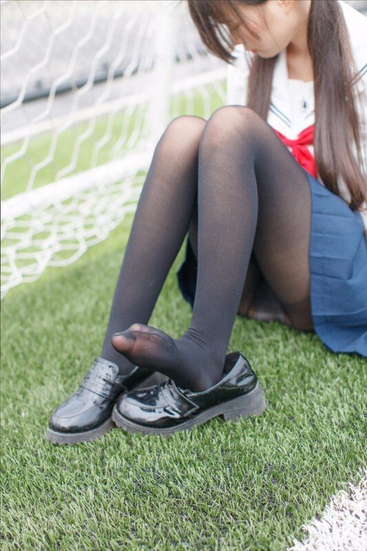 여자 발 보고 꼴린다는 놈 들 특징.jpg_8.jpg