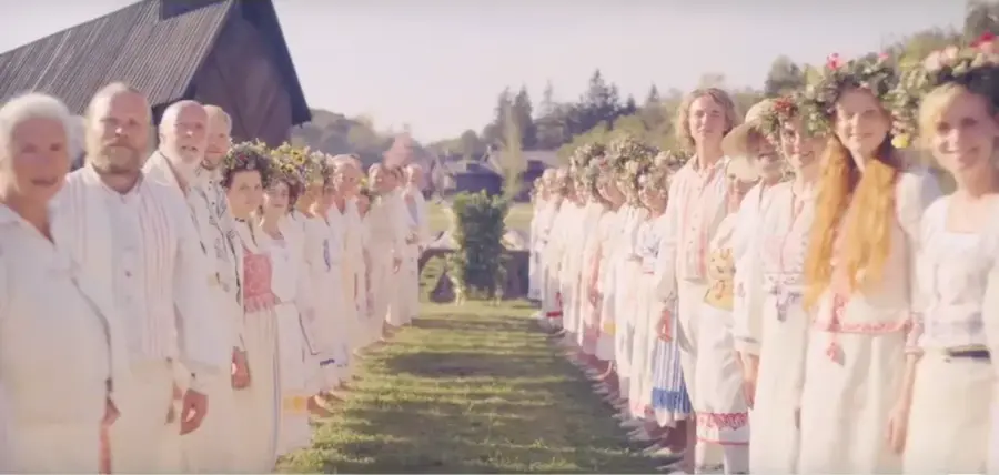 유럽에 작은 마을축제 왔는데 넘 좋다_1.webp