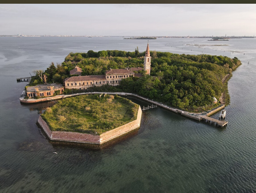 이탈리아에서 유령이 나온다고해서 유명한 어느 버려진 섬.jpg_3.jpg