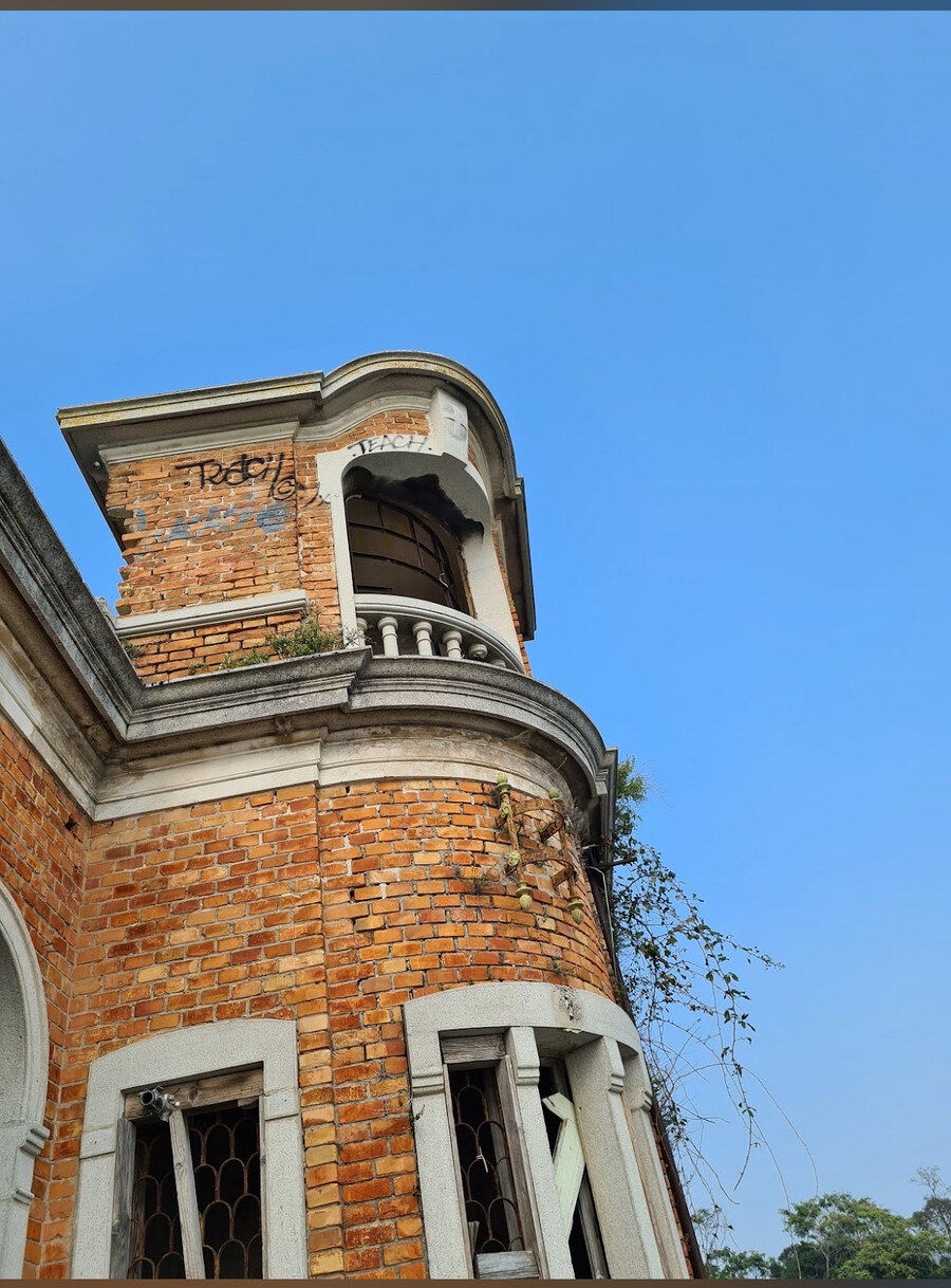 이탈리아에서 유령이 나온다고해서 유명한 어느 버려진 섬.jpg_10.jpg