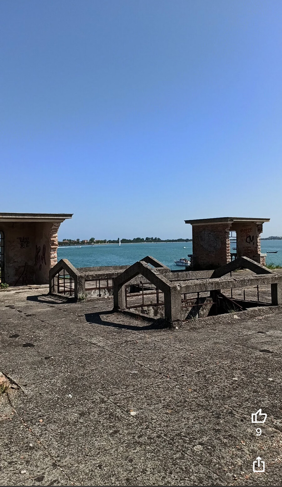 이탈리아에서 유령이 나온다고해서 유명한 어느 버려진 섬.jpg_18.jpg