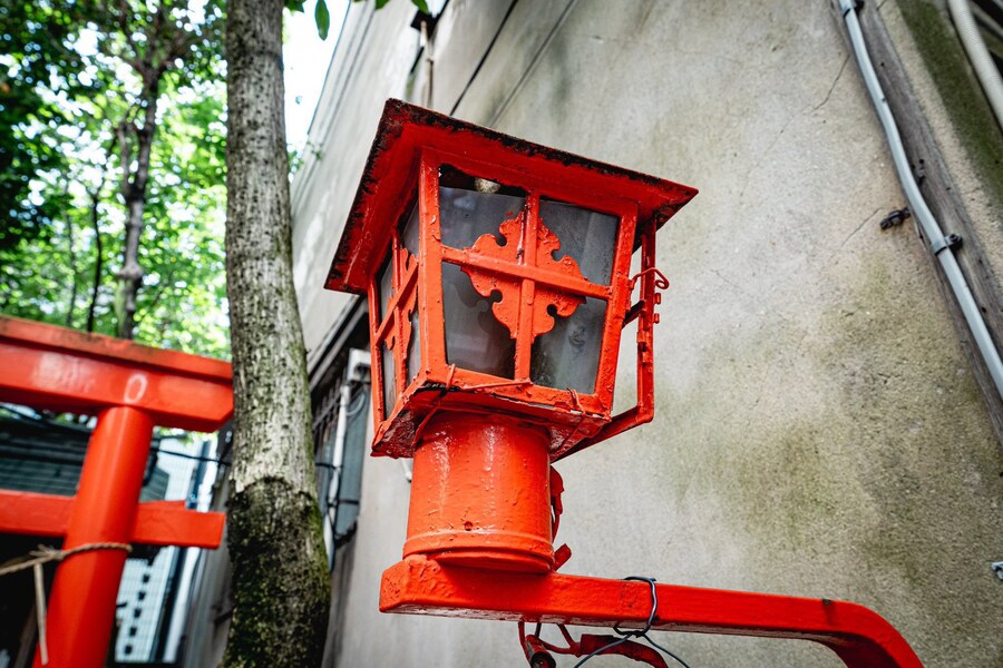 일본, 건물 사이의 이나리 신사⛩_4.jpg