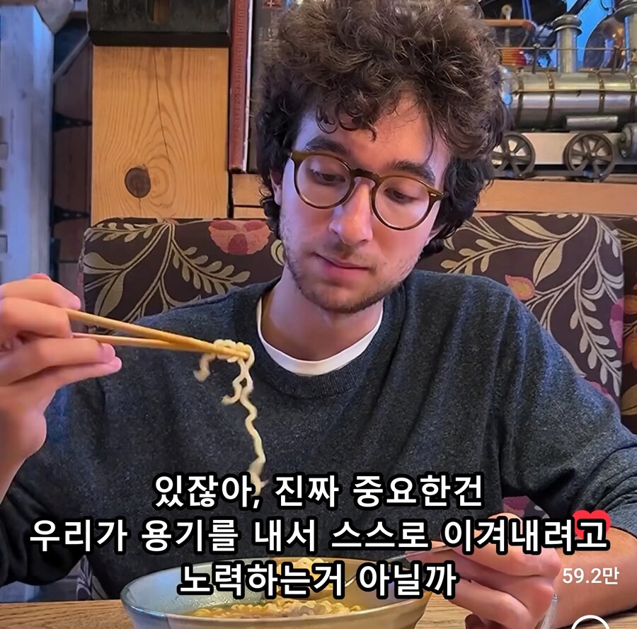 신라면 끓이면서 인생 조언해주는 외국인_17.jpg