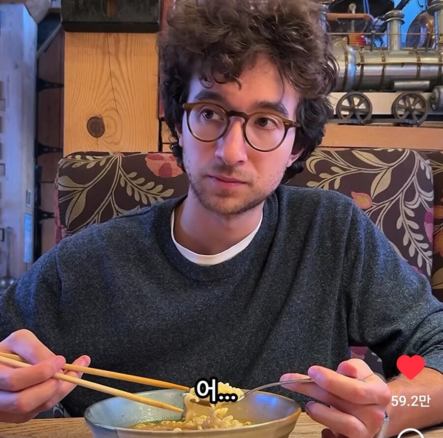 신라면 끓이면서 인생 조언해주는 외국인_18.jpg