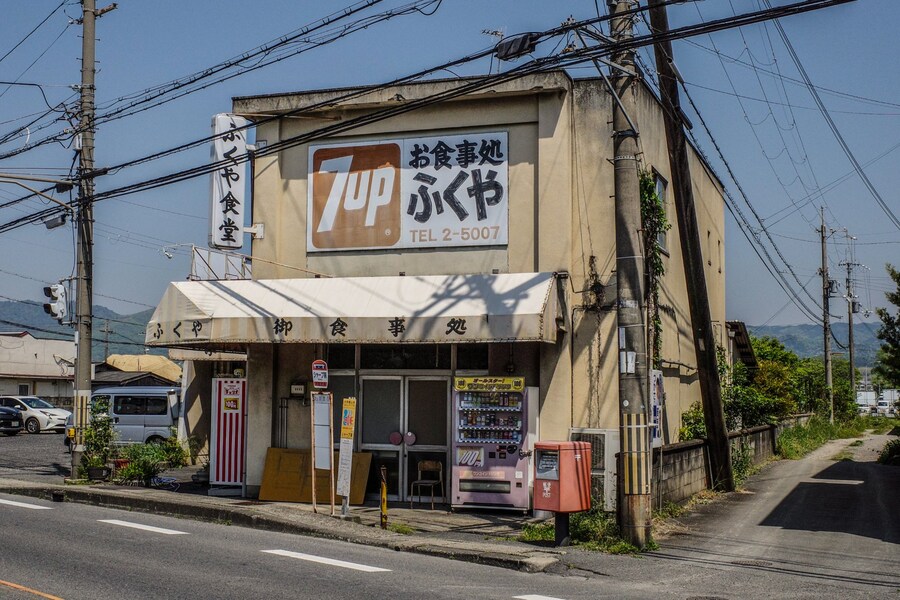 일본, 허름하고 오래된 가게의 키츠네 우동(유부우동) _1.jpg