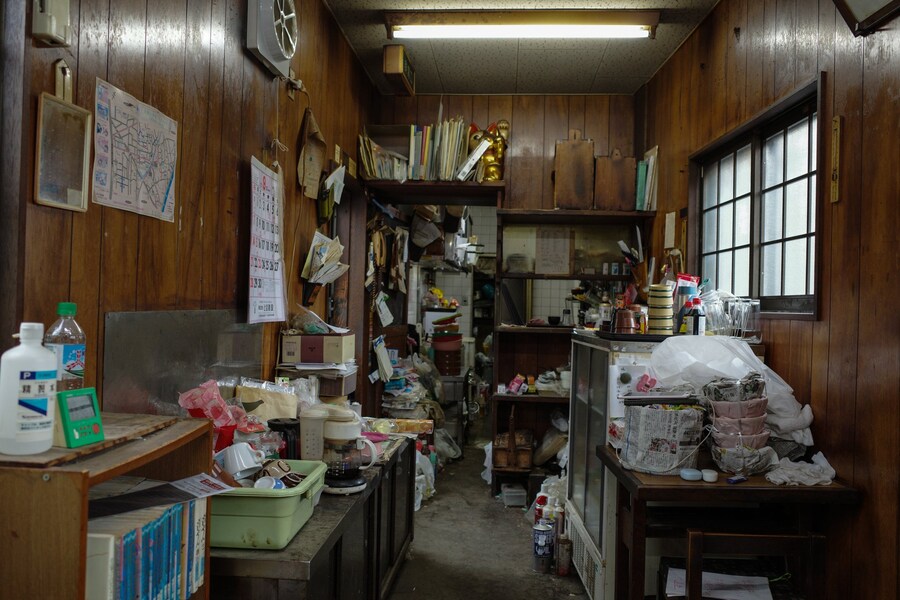 일본, 허름하고 자리 적은 식당의 텐동(튀김 덮밥) _3.jpg