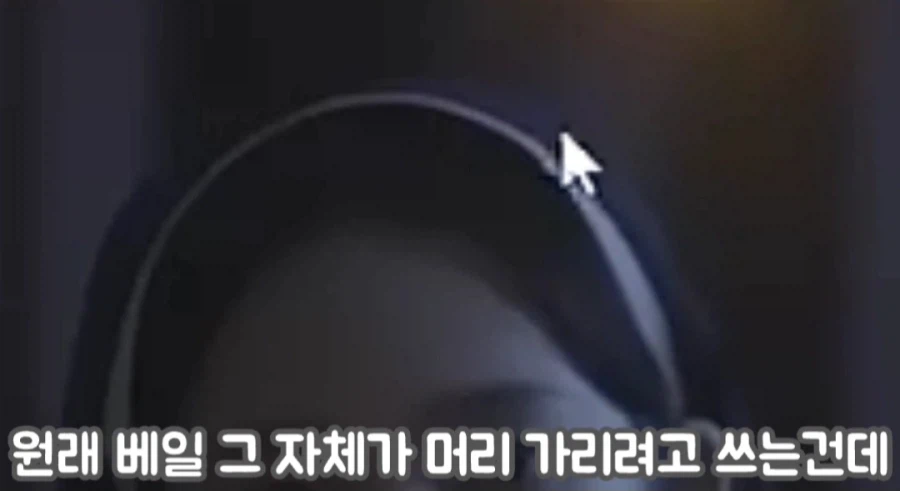 카리나 복장 지적하는 천주교 신부_5.webp