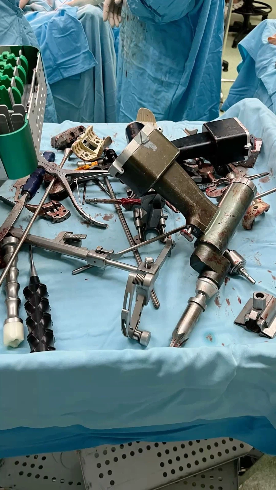 약혐) 외과의사들이 의료계의 목수라 불리는 이유_1.webp