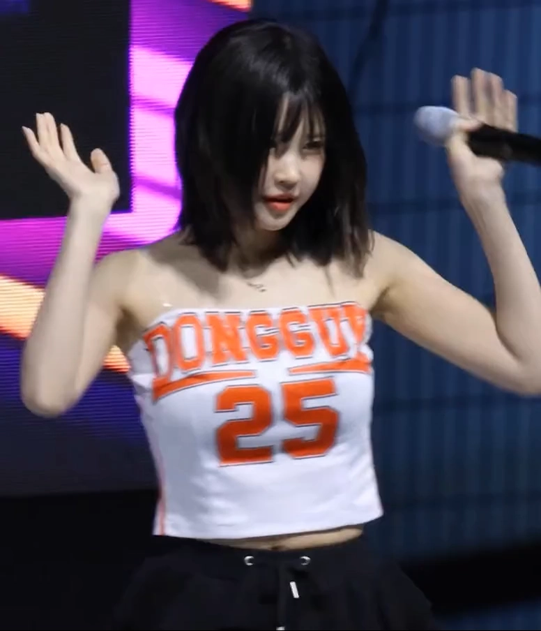 호불호 갈리는 포즈 gif_2.webp