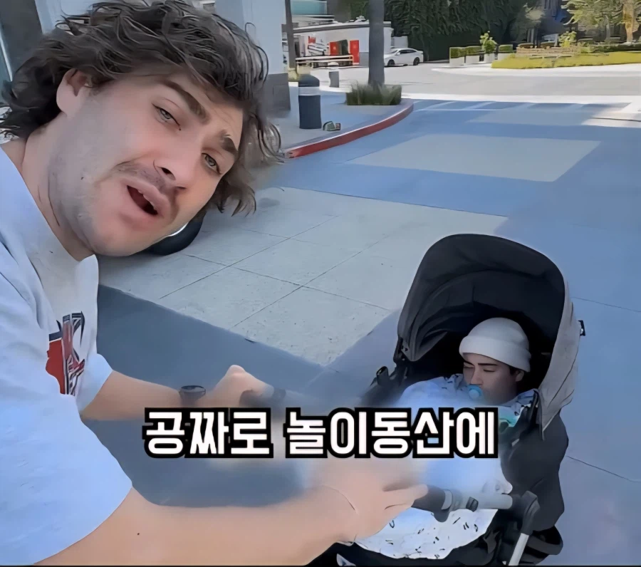 아기로 분장해서 공짜로 놀이공원 뚫기_3.webp