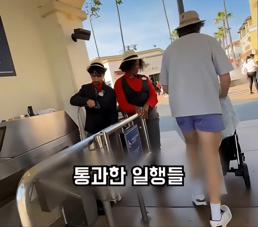 아기로 분장해서 공짜로 놀이공원 뚫기_25.webp