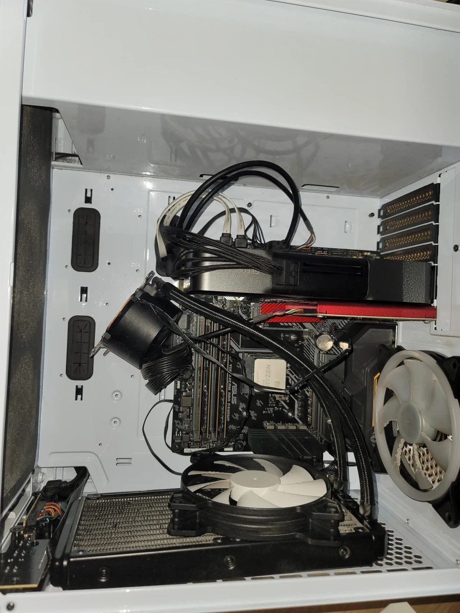 Cpu 핀 휘어서 폈는데 컴 안켜짐 ㅅㅂ 만우절이라고해줘_1.webp