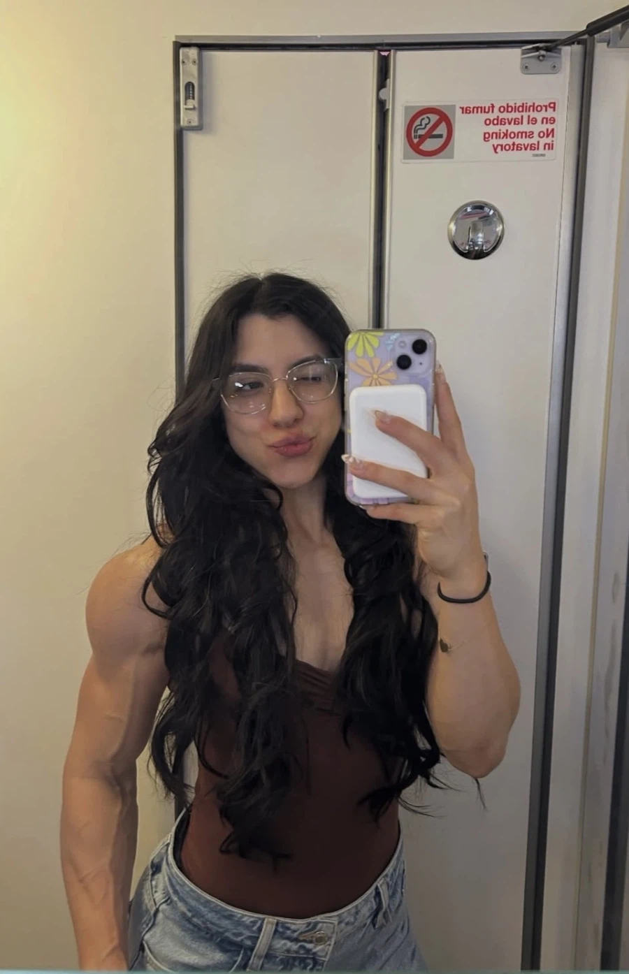 만우절) 나 사실 근육녀 좋아함_4.webp