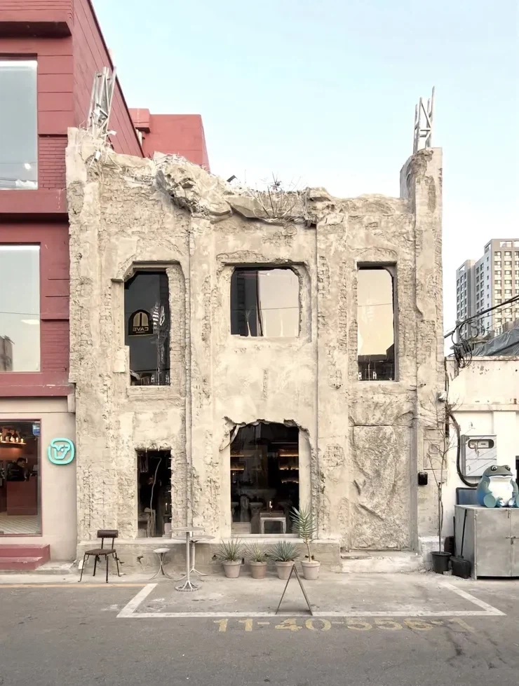 용산에 새로 생겼다는 바_1.webp