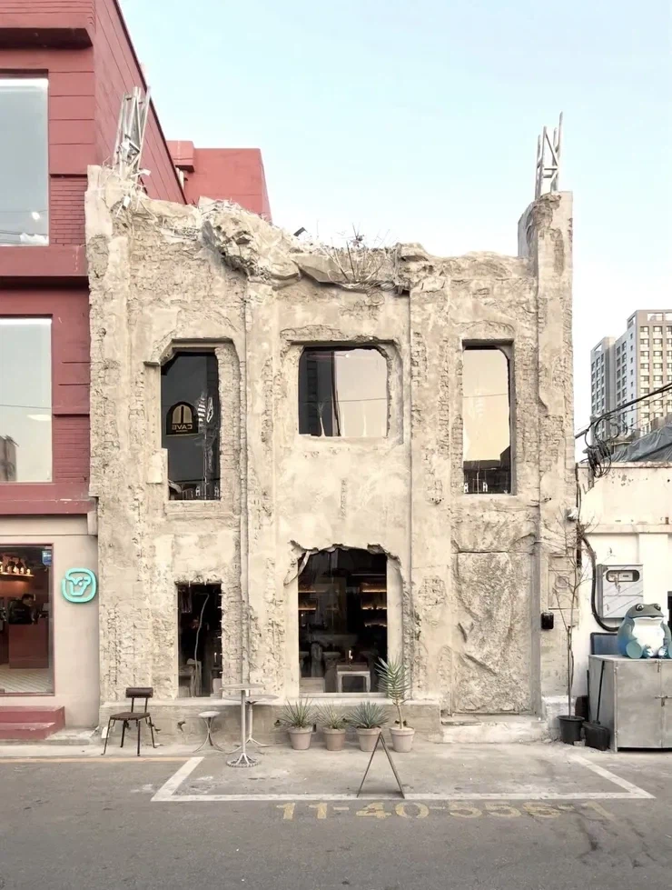 용산에 있는 인서타 감성 바 라는데 ...이거 허가 남?_1.webp