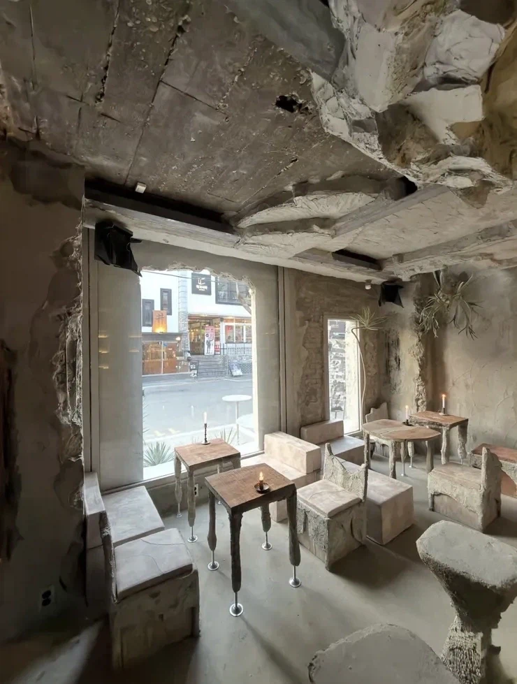 용산에 있는 인서타 감성 바 라는데 ...이거 허가 남?_2.webp