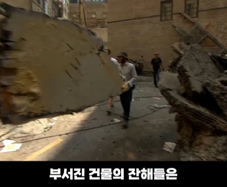실제 도심 한복판을 초토화시킨 영화 촬영.jpg_17.webp