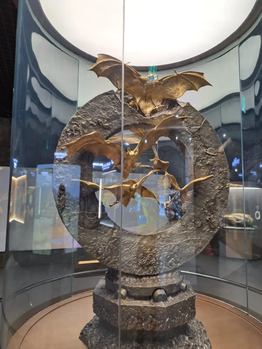 세금낭비 갑 구린 디자인 예술작품_1.webp