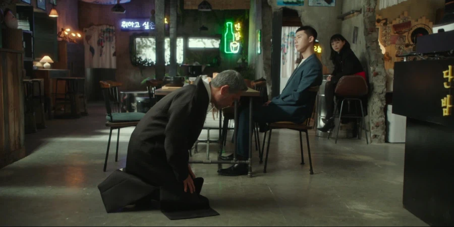 복수물에서 온갖 패악질을 일삼던 원수가 사과하러 오는 클리셰_22.webp