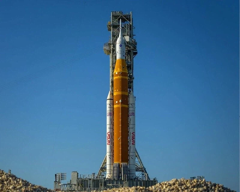 70년대人:와! 미래에 드디어 달기지를...! 분명 엄청난 기술적 진보가 있겠죠?_1.webp