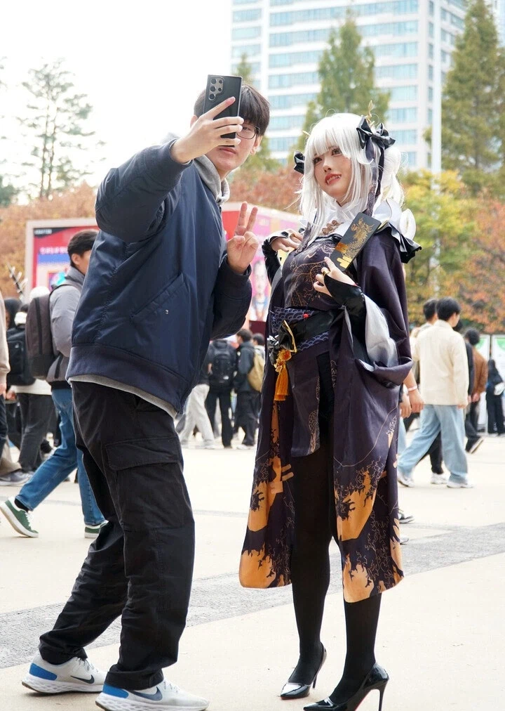 코스어랑 같이 사진 찍는거 두려워할 필요 없음_1.webp