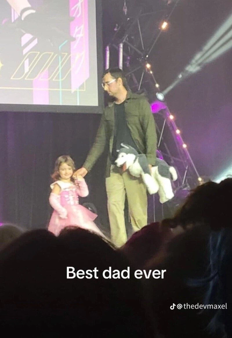 노출없는 캐릭터 코스프레한 부녀_1.webp