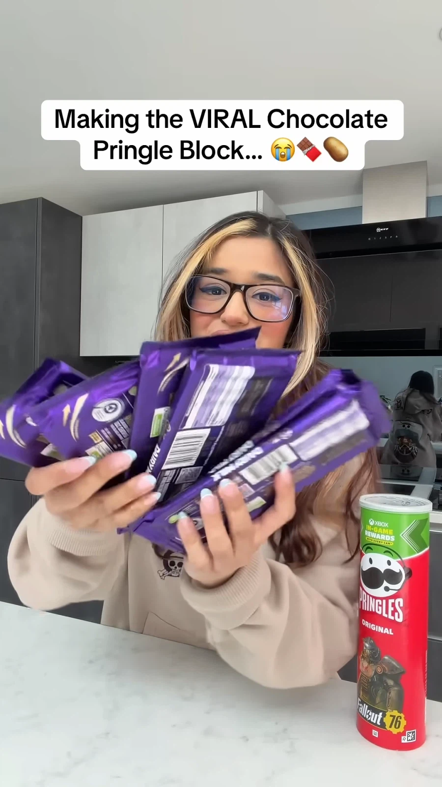 SNS에 유행 시작한 프링글스 초코 블록_1.webp
