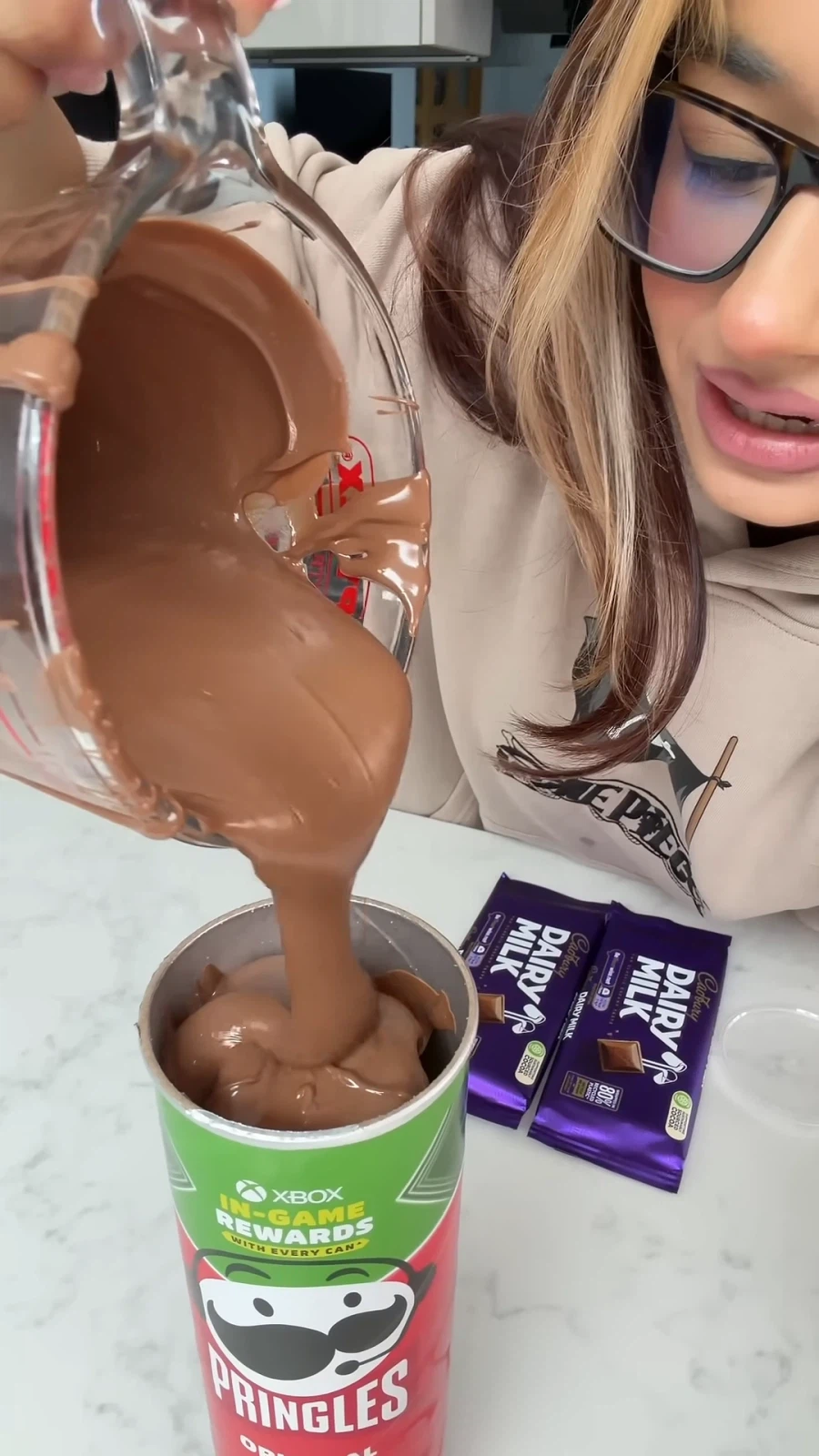 SNS에 유행 시작한 프링글스 초코 블록_3.webp