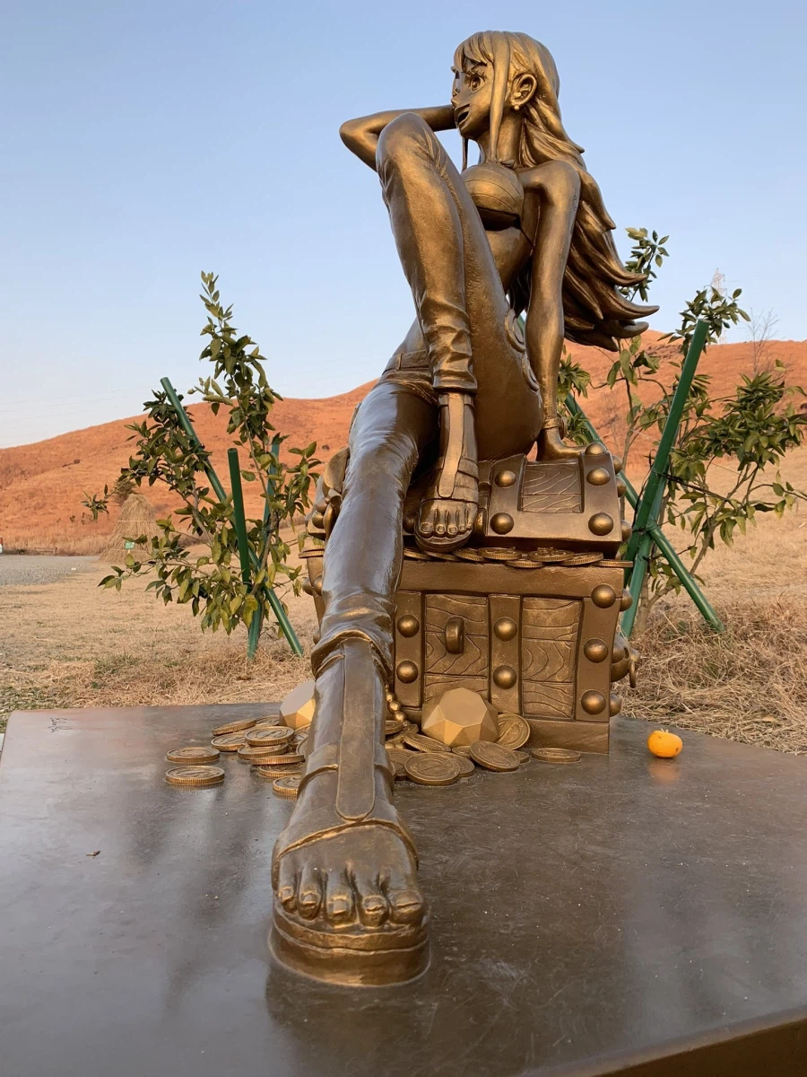 모?욕당하는 나미 동상_1.webp