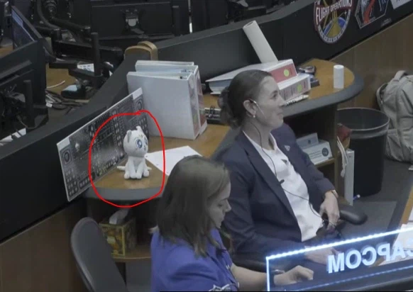 NASA 아르테미스 작전본부에 세일러문 아르테미스 인형 발견_1.webp