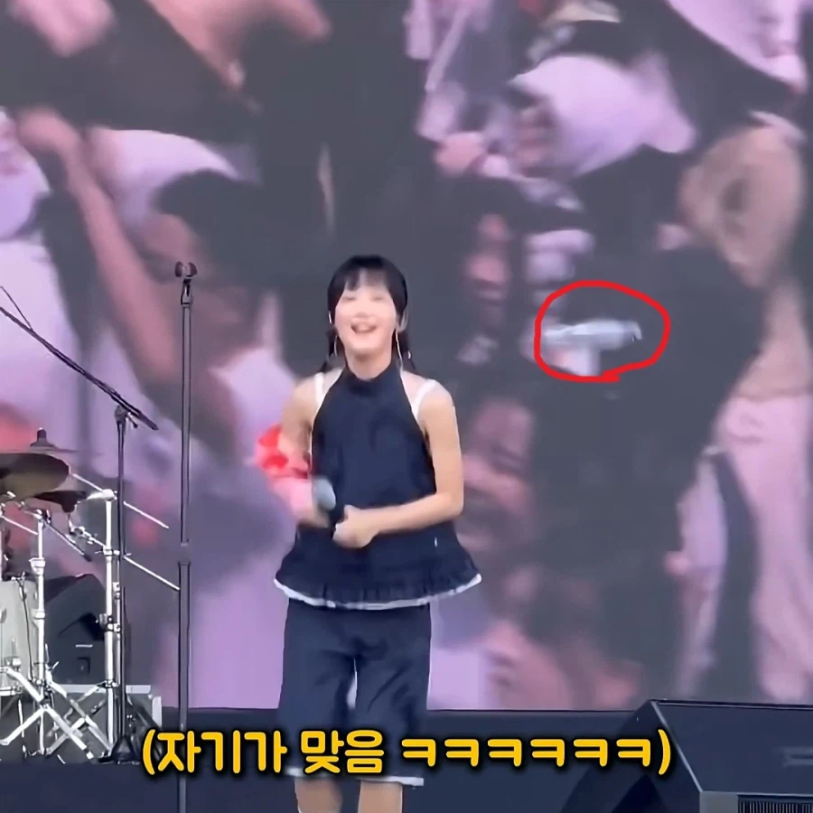 공연중 날아온 물병에 맞은 한로로_8.webp