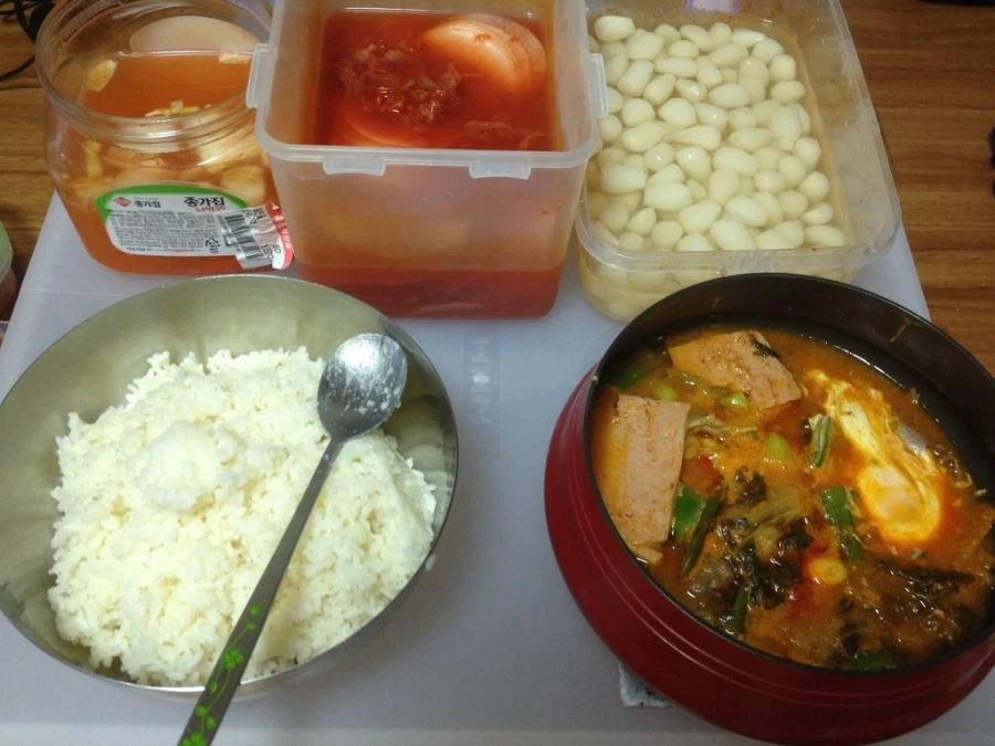 밥 한 공기에 국 한 그릇만 먹는 소식가_1.webp