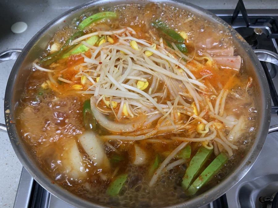의외로 부대찌개 호불호 갈리는 재료 top 2._2.webp