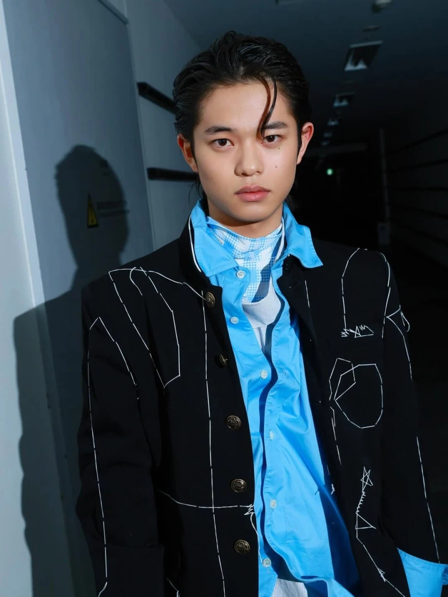 잘 생겼다 vs 평범하다.jpg_1.webp