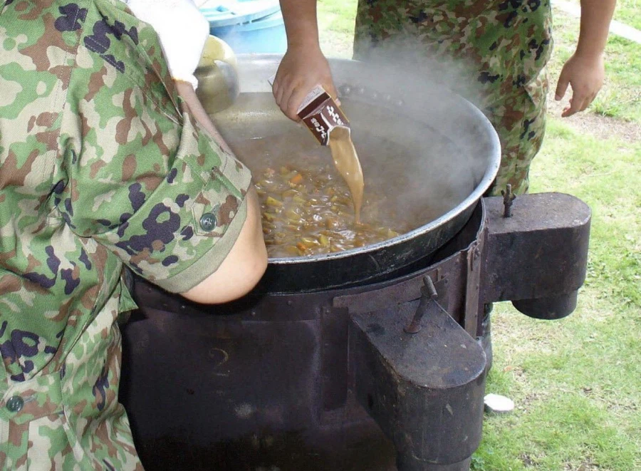 알본자위대 명물 카레의 숨은맛_1.webp