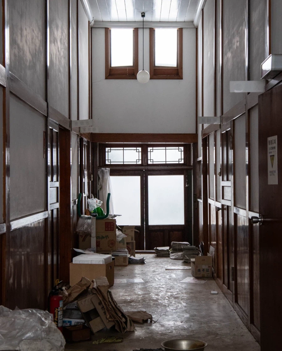 일본, 천장이 높은 폐의원_1.webp