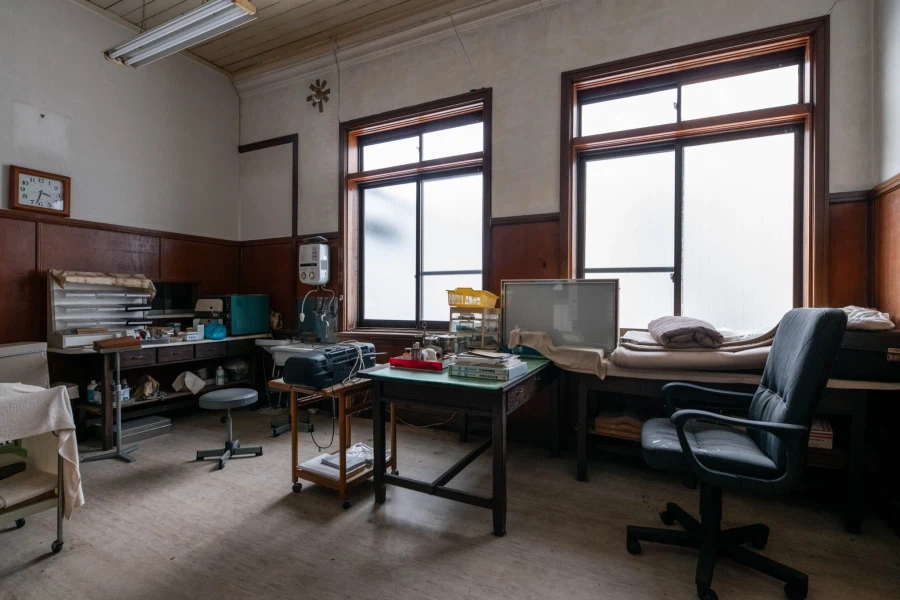 일본, 천장이 높은 폐의원_2.webp