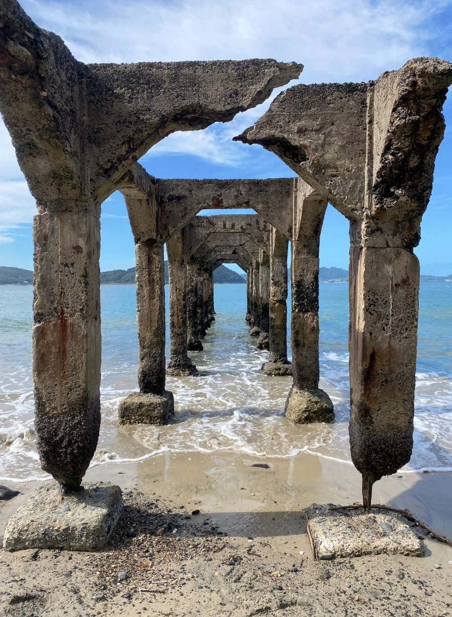 일본, 바닷가 폐허_1.webp