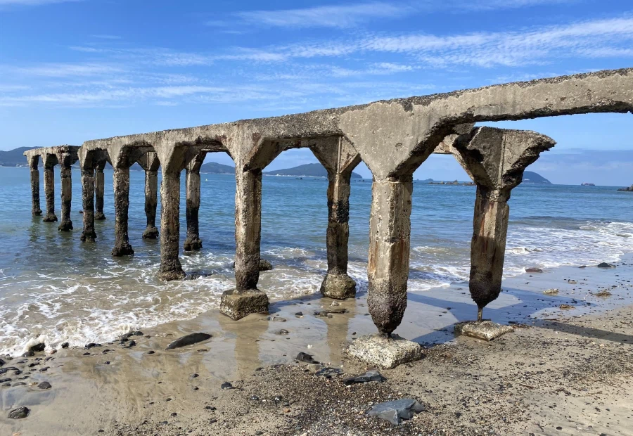 일본, 바닷가 폐허_2.webp