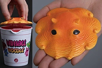 일본과 한국의 컵라면 스토퍼_2.webp