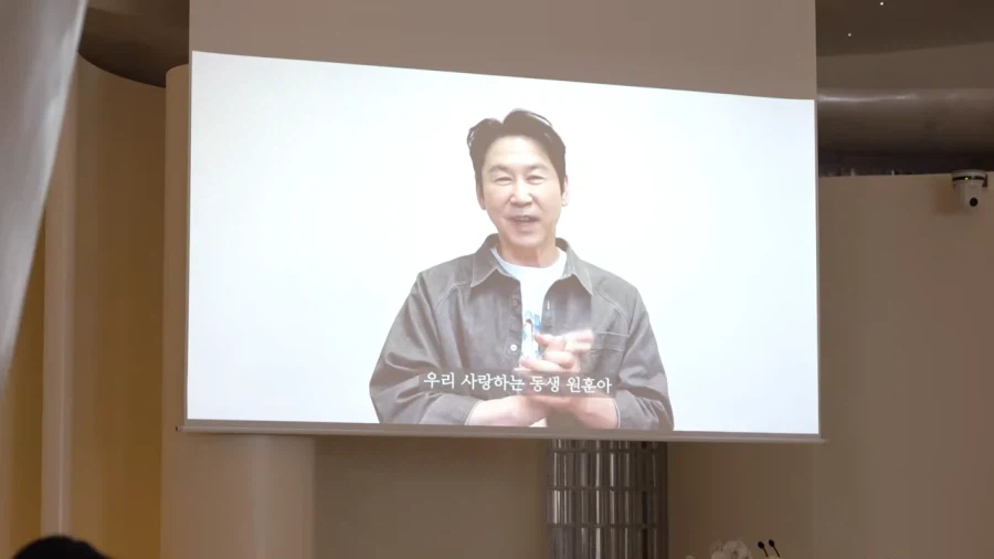 두번째 결혼식 올렸다는 개그맨 김원훈.jpg_1.webp